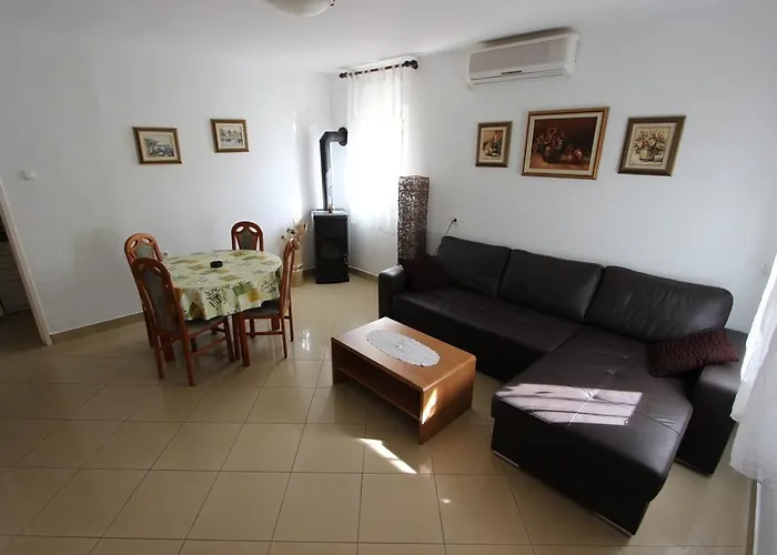 Sara * Rogoznica (Sibenik-Knin)